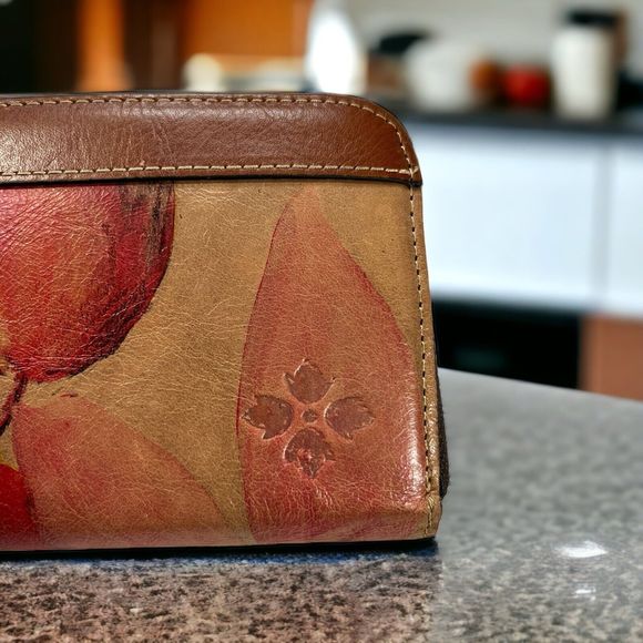 Patricia Nash Handbags - Patricia Nash Floral Leather Multi-Slot Zipper Wallet